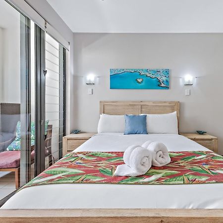 Appartamento Seas The Day At The Marina Airlie Beach Esterno foto