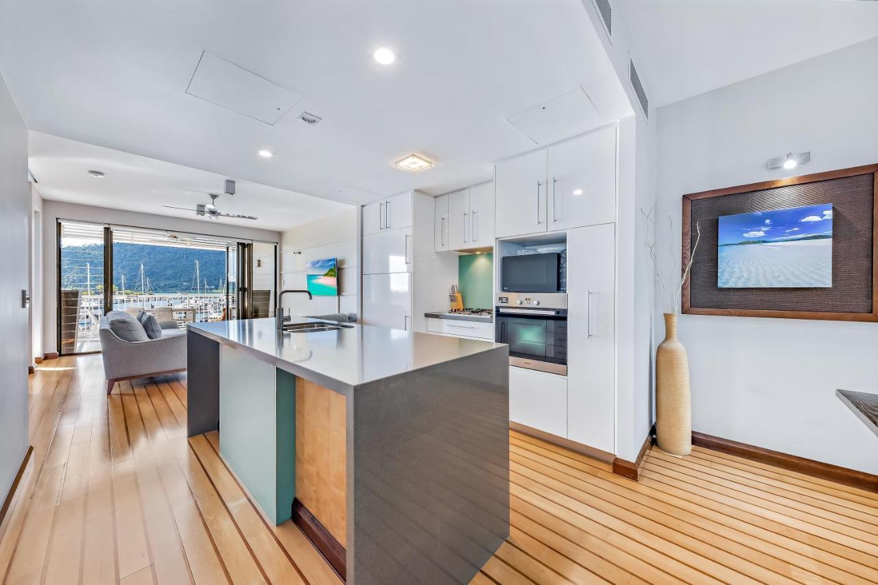 Appartamento Seas The Day At The Marina Airlie Beach Esterno foto
