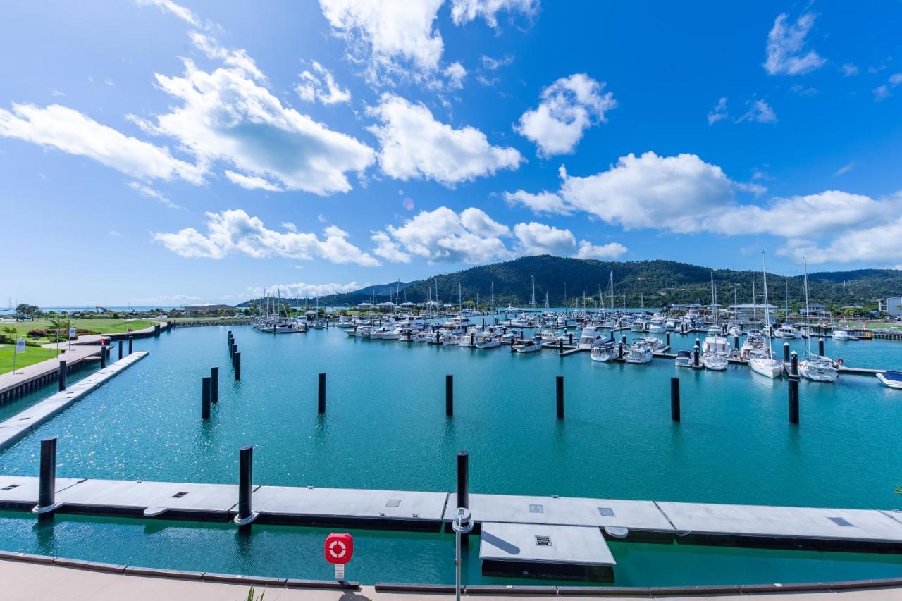 Appartamento Seas The Day At The Marina Airlie Beach Esterno foto