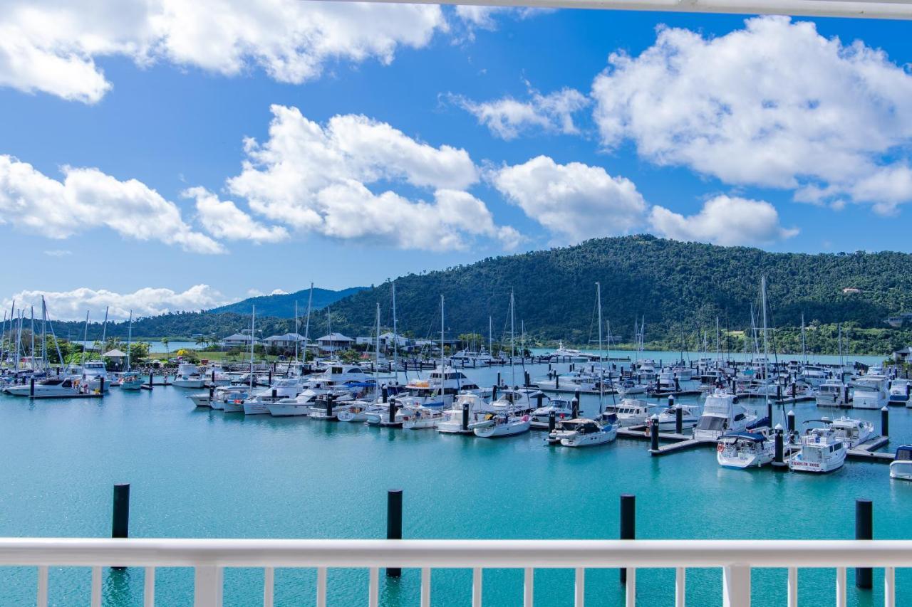Appartamento Seas The Day At The Marina Airlie Beach Esterno foto