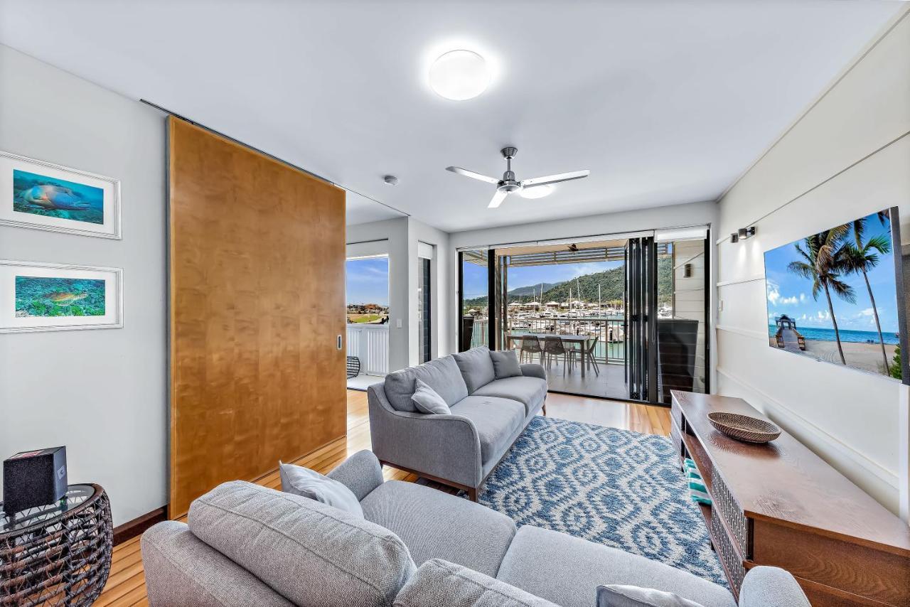 Appartamento Seas The Day At The Marina Airlie Beach Esterno foto