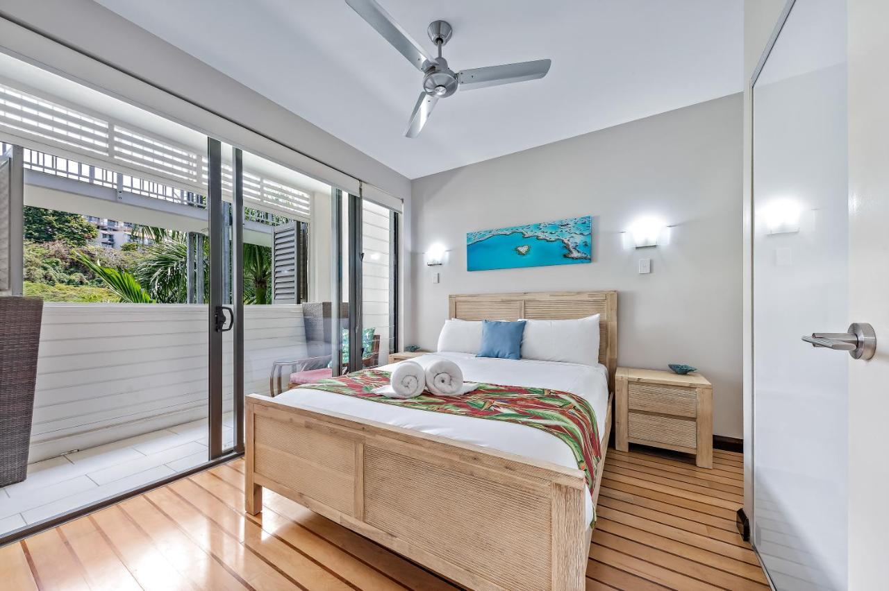 Appartamento Seas The Day At The Marina Airlie Beach Esterno foto