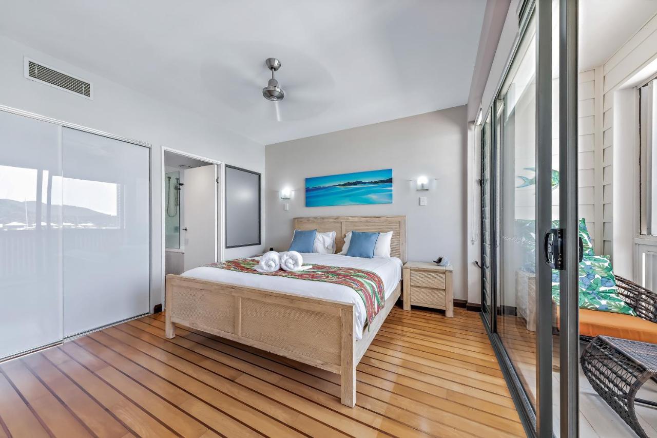 Appartamento Seas The Day At The Marina Airlie Beach Esterno foto